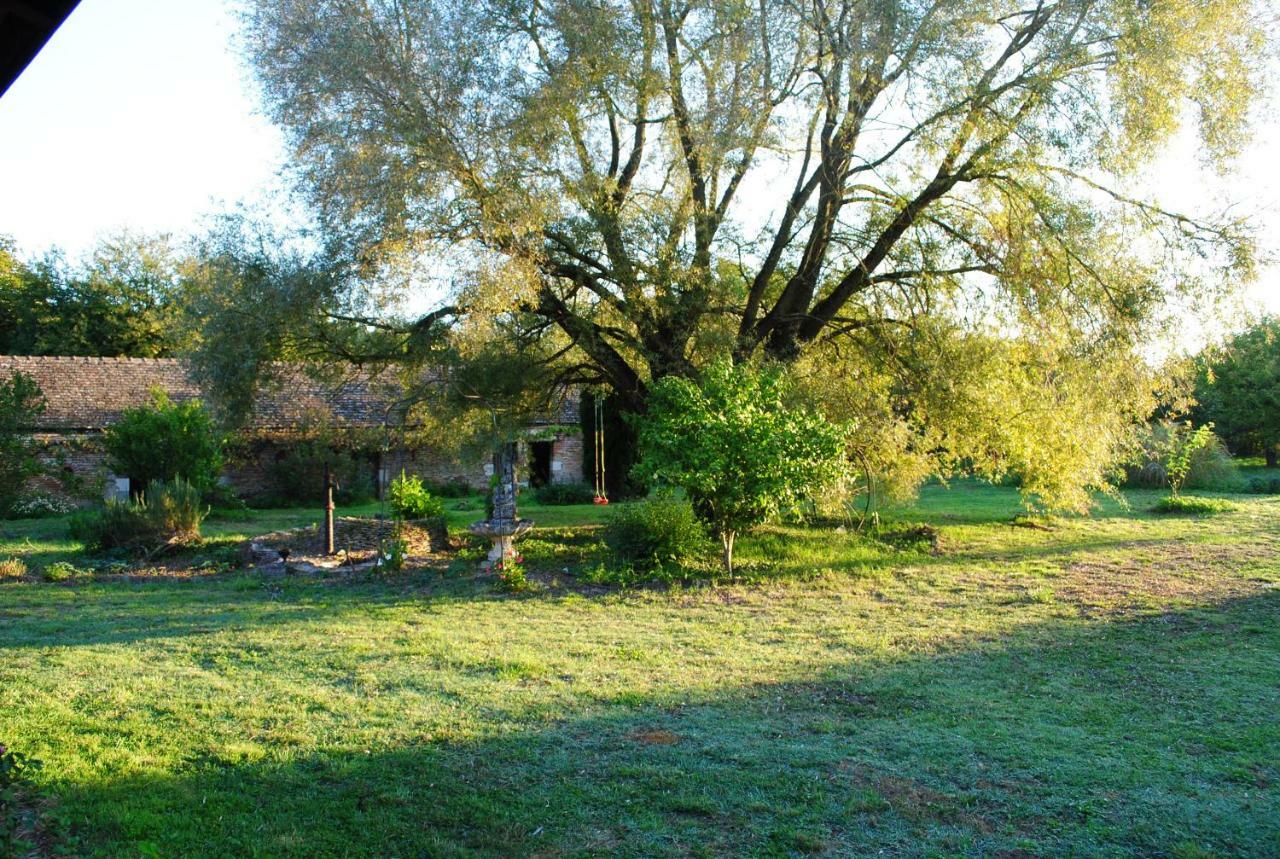 Gite Evidence Varennes-sur-le-Doubs Екстериор снимка